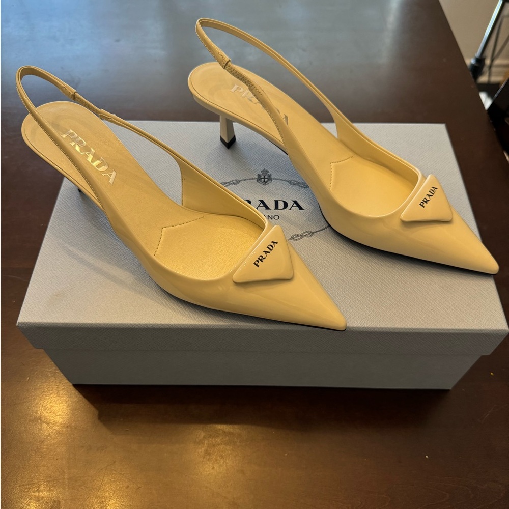 PRADA! Nude Patent leather slingback pumps - Picture 4 of 11